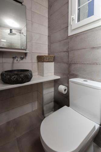 Studio (2 Adults) image 3