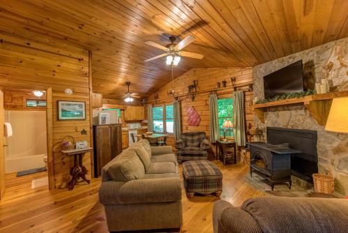 Loony Bear Cabin is Pet Friendly with Wood Stove Creekside Firepit in Ellijay, USA
