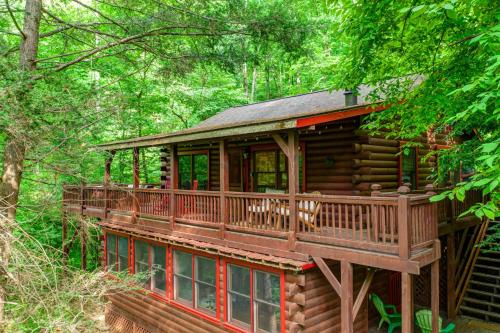 Loony Bear Cabin is Pet Friendly with Wood Stove Creekside Firepit in Ellijay, USA
