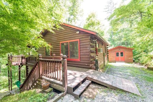 Loony Bear Cabin is Pet Friendly with Wood Stove Creekside Firepit in Ellijay, USA