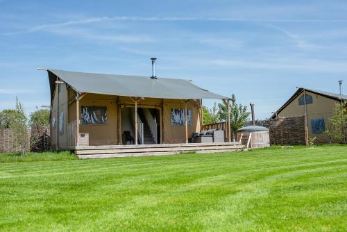 Hencote Vineyard Glamping Village - Hotel - Shrewsbury