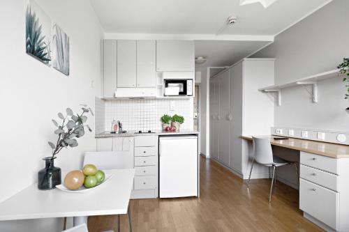 Kitchen, Forenom Hotels & Apartments Stockholm Alvik in Bromma