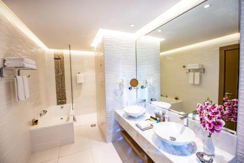room detail thumbnail 2