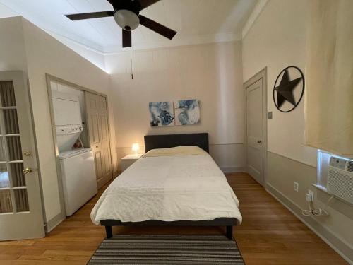 1322-#6 Downtown high ceiling big size 1B unit in San Antonio, USA
