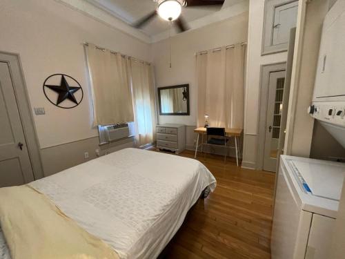 1322-#6 Downtown high ceiling big size 1B unit in San Antonio, USA