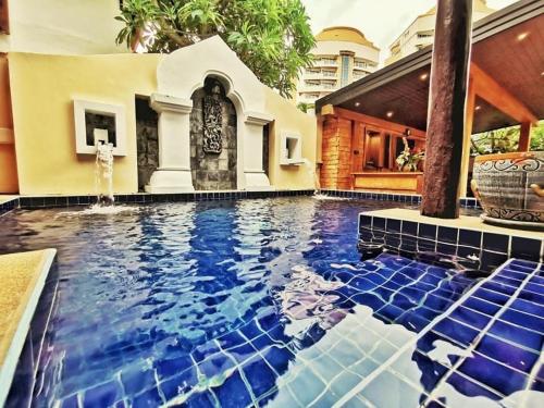 Peacock Party Pool Villa