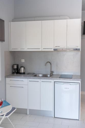 Mary's Studios & Apartment