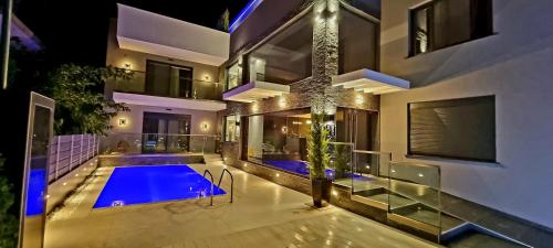 LUXSUITES, Ofrínion