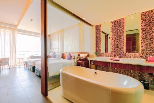 ห้องน้ำ, ซีเชลล์ ฟู้โกว๊ก โฮเทล แอนด์ สปา (Seashells Phu Quoc Hotel & Spa) in เดืองดอง