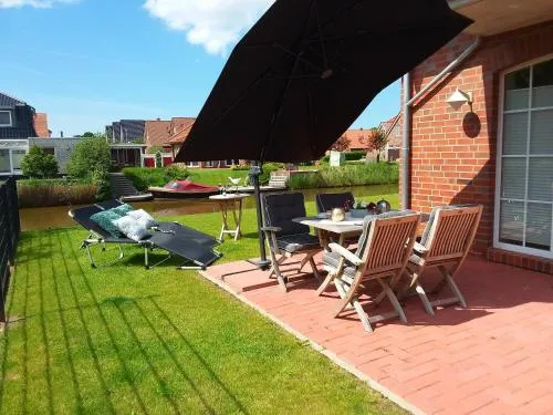 Dina am Siel in Greetsiel, Deutschland