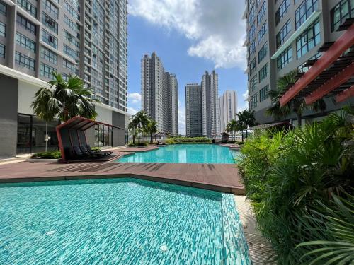 Swimming pool, Luxurious Rustic Suite Conezion Botanical Garden IOI City Mall Putrajaya 5 plus 1 Paxs 3 Rooms 2 Bat near IOI City Mall