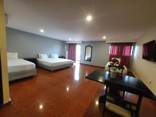 Deluxe Double Room image 5