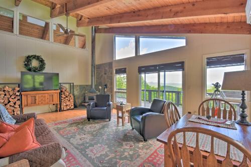 Cabin with Balcony and Mtn Views Near Sky Valley! in Dillard, USA