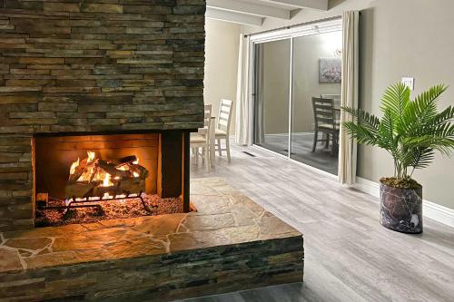 Stunning Palos Verdes Escape Pool, Fire Pit! in Rancho Palos Verdes, USA