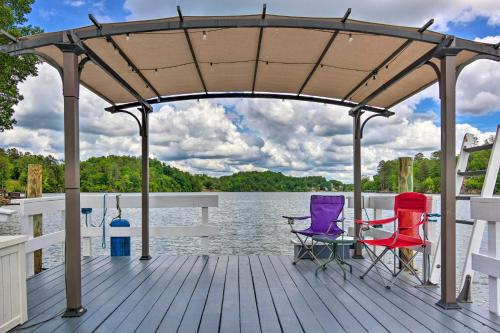 Paradise Lakehouse in Hickory with Dock and Views! in Hickory, USA