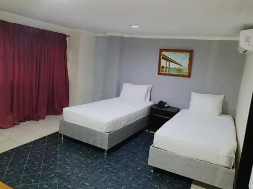 Twin Room image 3