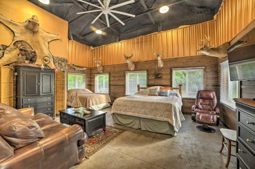 Family Leatherwood Resort Cabin w/ Fire Pit! in Paris (TN)
