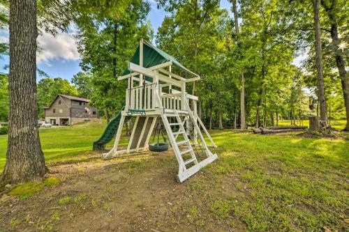 Family Leatherwood Resort Cabin w/ Fire Pit! in Paris (TN)