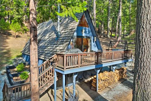 B&B Camp Connell - Dreamy Woodland Hideaway with Grills and Fire Pit! - Bed and Breakfast Camp Connell