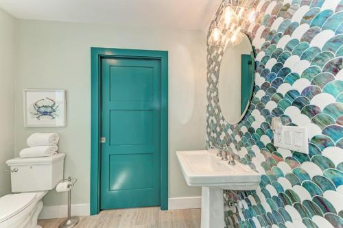Sea La Vie: 1.5 Blocks to Beach Pool Tropical Backyard & Pool by Anna Maria Life Vacation Rentals - image 3