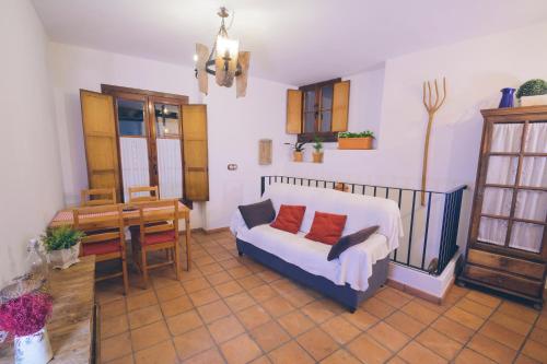 Casa Rural La Buhardilla in 貝納奧卡茲