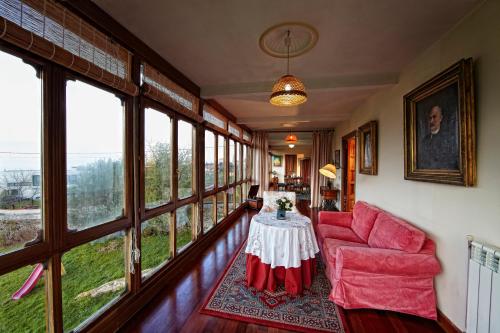 La Cochera de Somao, casona de tipología indiana (La Cochera de Somao, casona de tipologia indiana) in Somado-Muros