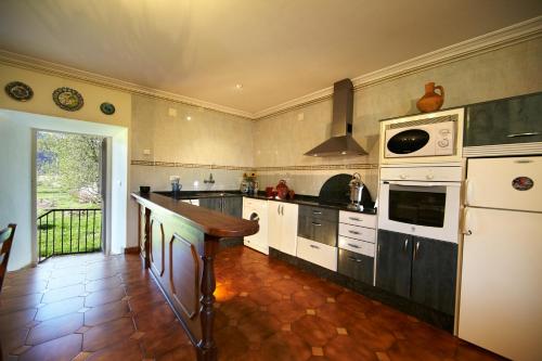 La Cochera de Somao, casona de tipología indiana (La Cochera de Somao, casona de tipologia indiana) in Somado-Muros