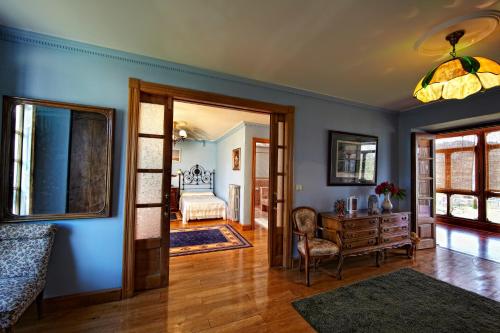 La Cochera de Somao, casona de tipología indiana (La Cochera de Somao, casona de tipologia indiana) in Somado-Muros