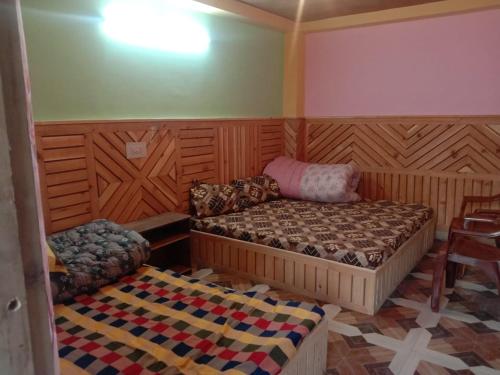 2 king beds, 1 twin bed