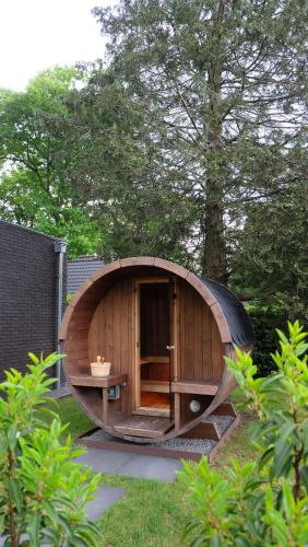  The White Oak - Luxe 4 persoons bungalow met prive sauna in Voorthuizen