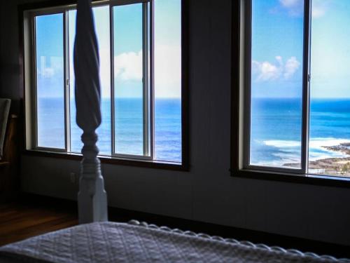 Waimea Bay Luxury Estate Views & Hot Tub in Pupukea (HI)