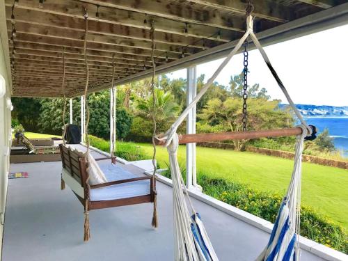 Waimea Bay Luxury Estate Views & Hot Tub in Pupukea (HI)