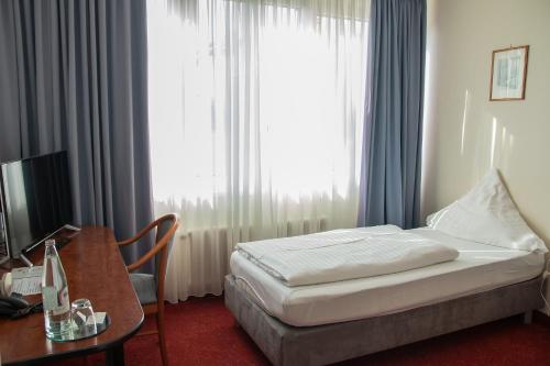 Hotel Alpha - image 9