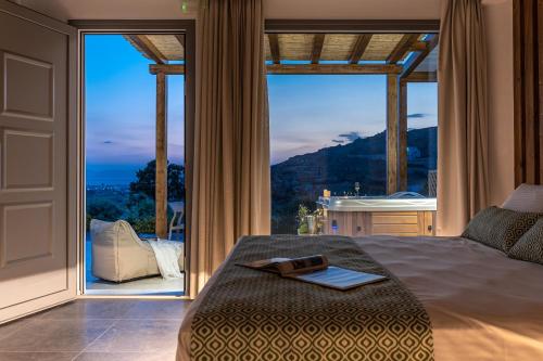 Karstais baseins, Naxos Pantheon Luxury Apartments in Agkidia