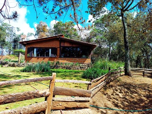 Cabaña en medio del bosque ZA