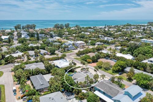 One Day More: Spectacular Oasis Backyard with Pool & Spa by Anna Maria Life Vacation Rentals - image 4