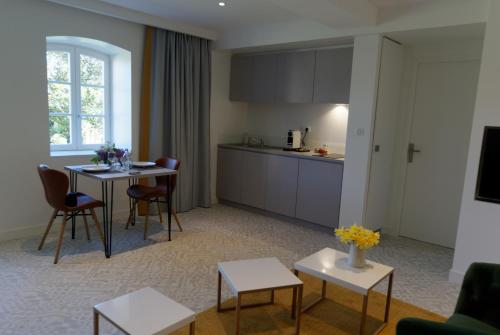 Konyha, LODGES EN PIERRES DOREES in Bagnols