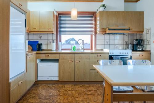 מטבח, 3 Bedroom Apartment / Great Sea View / Quiet in Argir
