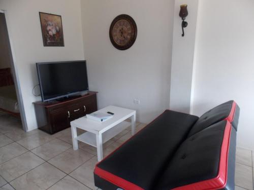 Stewart Apt- Trincity, Airport, Washer, Dryer, Office, Cable , WiFi