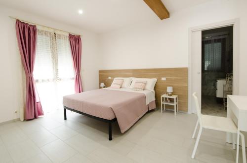 1 double bed, 1 twin bed