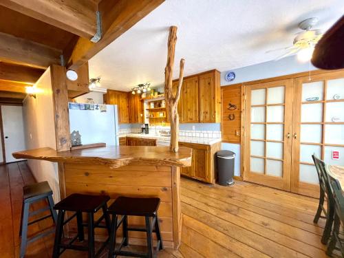 Sierra Mountain Lodge - Vacation Rentals - Yosemite