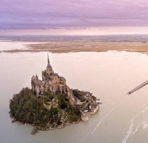 Au Mont Chez Vous #Jacuzzi et Vue Mont-St-Michel#