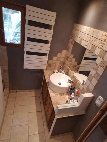 CHARMANTE MAISON AU PIED DU LUBERON gîte à louer Les Roussens