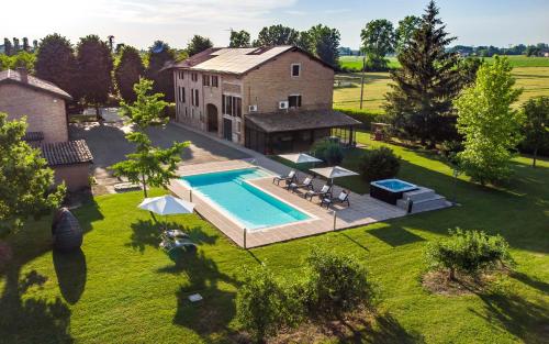  Casa delle Noci country house, pool & SPA, Pension in Modena bei San Benedetto