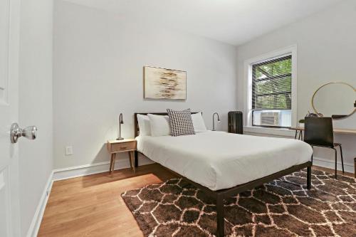 Warm & Lovely 2BR Apt close to Dining & Shops - Touhy 1S - image 3
