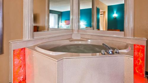 Best Western Warren Hotel - image 2