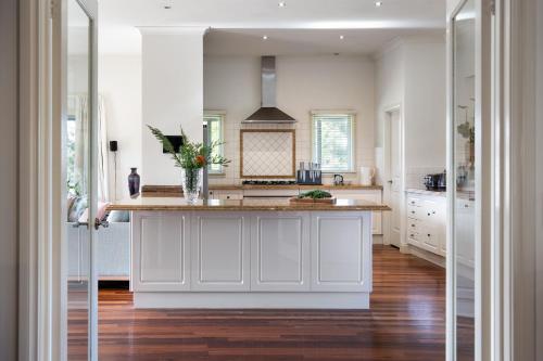 Loddon Retreat- picturesque country escape in Glenlyon