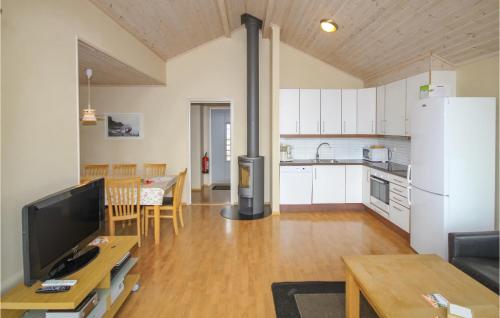 Κουζίνα, Stunning Home In Nedstrand With 5 Bedrooms, Sauna And Wifi in Νέντστραντ