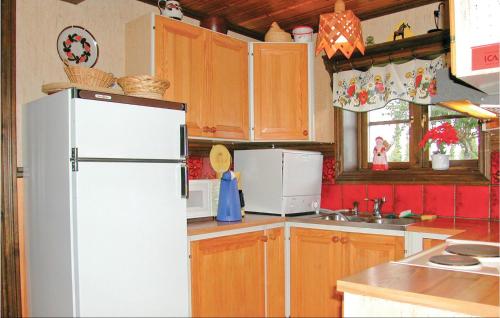 Kitchen, Pet Friendly Home In Salen With Sauna near Lammet & Grisen