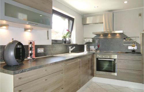 virtuve, Cozy Apartment In Karlshausen With Wifi in Karlshausen